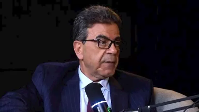 مجدي الجلاد يستفسر عن 'نظام الطيبات' ونقيب البيطريين يوضح الحقائق في بودكاست مصراوي (فيديو)