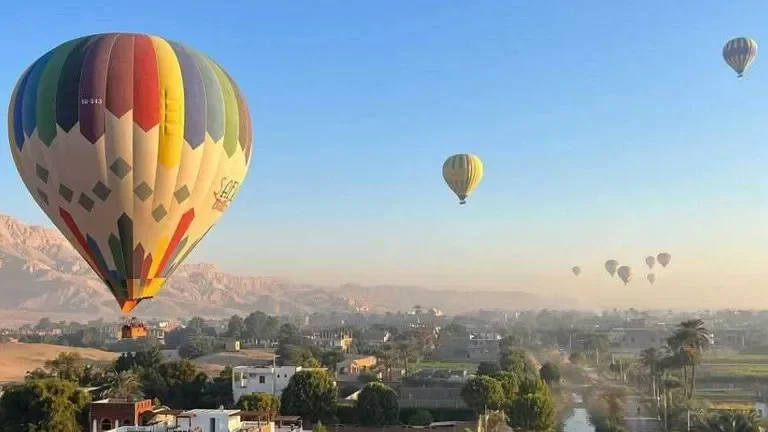 إيقاف رحلات البالون التجارية في الأقصر حتى نهاية أغسطس 2026: تفاصيل القرار وأثره على السياحة
