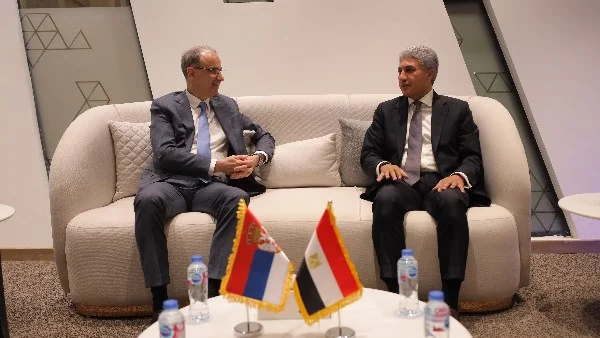 وزير السياحة المصري يبحث مع رئيس وزراء صربيا تعزيز التعاون السياحي والآثري خلال زيارته للقاهرة