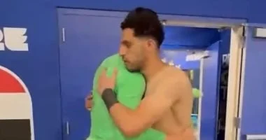 روح رياضية متميزة: تبادل التيشيرتات بين نجوم مصر وبلجيكا بعد التعادل في كأس العالم