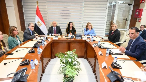 تعاون حكومي مع الجامعة الأمريكية لتعزيز تأهيل واندماج ذوي الإعاقة في سوق العمل