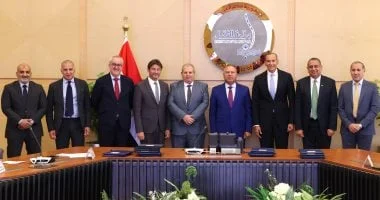 وزير النقل يشهد توقيع عقود استراتيجية لتطوير السكك الحديدية ونظم الإشارات في مصر