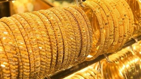 تراجع ملحوظ لأسعار الذهب في مصر: جرام عيار 21 ينخفض إلى 6210 جنيهات
