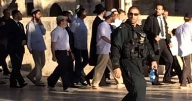 الأوقاف الفلسطينية تستنكر إحراق مسجدين في رام الله: اعتداء على دور العبادة يستدعي تحركاً دولياً