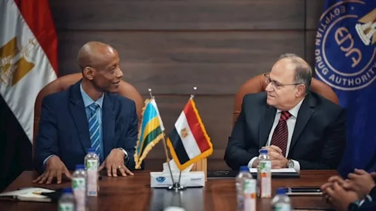 مصر ورواندا تتعاون لتطوير الرقابة الدوائية وزيادة صادرات الأدوية في مؤتمر الصحة الأفريقي