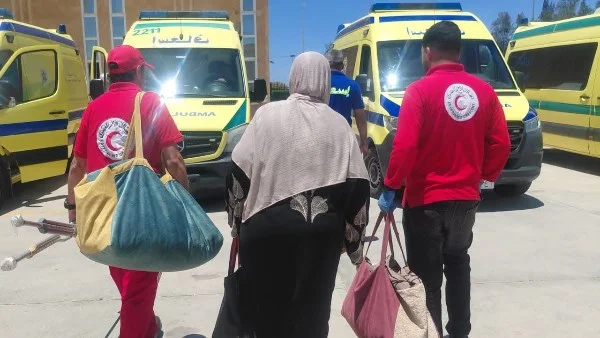معبر رفح يستقبل دفعة جديدة من العائدين الفلسطينيين في جهود مصرية لتسهيل العودة إلى غزة