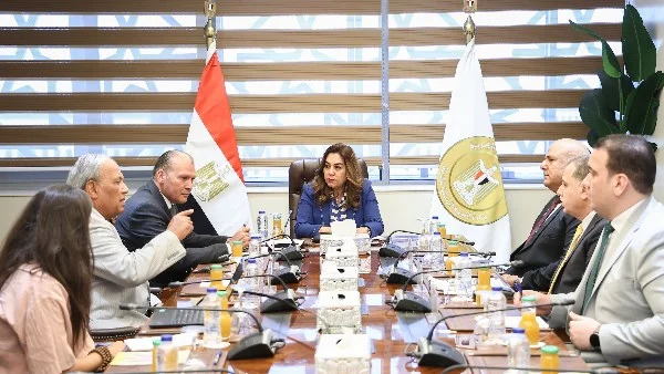 وزيرة التنمية المحلية تتابع مشاريع المحافظات وتدعو لتسريع الإنجاز لخدمة المواطنين