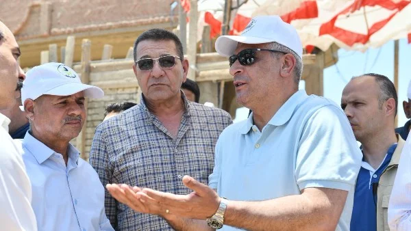 جمبلاط يلتقي مسؤولي المقاولات لتسريع مشروعات 'حياة كريمة' في أسيوط: سحب الأعمال من المتقاعسين