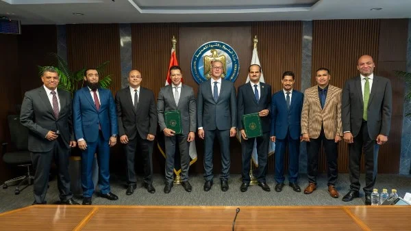 توقيع اتفاقيات استراتيجية لتعزيز استثمارات البترول: تعاون جديد بين وزارة البترول وهاربور إنرجي وإيني