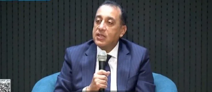 رئيس الوزراء يؤكد على جهود الحكومة لتعزيز الاستثمار ودعم الاقتصاد الوطني