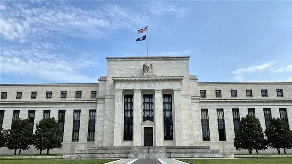 الفيدرالي الأمريكي يثبت أسعار الفائدة عند 3.5% في خطوة لمواجهة التضخم