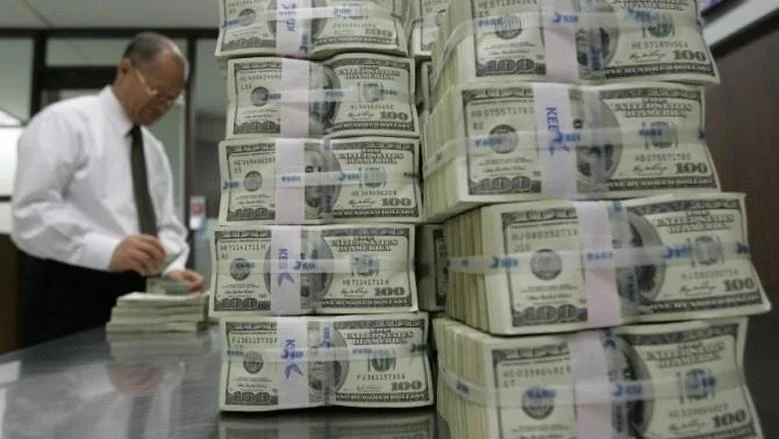 صعود الدولار بعد تثبيت الفائدة الأمريكية وسط توقعات بتشديد نقدي وشيك