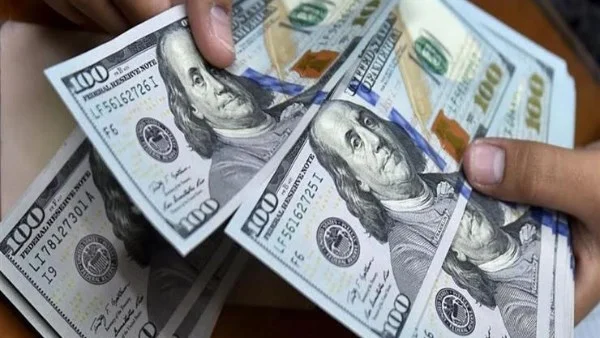 مفاجأة في سوق الصرف: الدولار ينخفض في مصر دون الـ50 جنيها لأول مرة منذ مارس