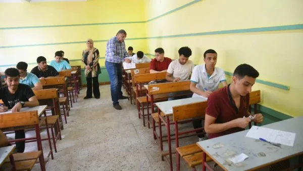 بدء امتحانات الثانوية العامة لـ922 ألف طالب الأحد: إجراءات أمنية مشددة ومنع الهواتف داخل اللجان