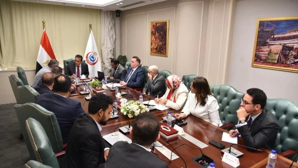 وزير الصحة المصري يتعاون مع شركات عالمية لنقل تكنولوجيا تصنيع كواشف فصائل الدم وتعزيز القدرات الطبية