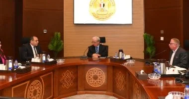 نائب رئيس الوزراء يناقش تطورات مشروع تطوير صناعة الغزل والنسيج في اجتماع حكومي بالعاصمة الإدارية
