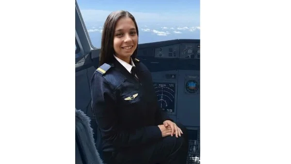 وزير الطيران المدني يعبر عن حزنه العميق لوفاة الطالبة منار أشرف إثر حادث طائرة تدريب