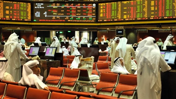 تراجع ملحوظ في مؤشرات بورصة الكويت مع نهاية الأسبوع وتداولات نشطة تصل إلى 220 مليون دينار