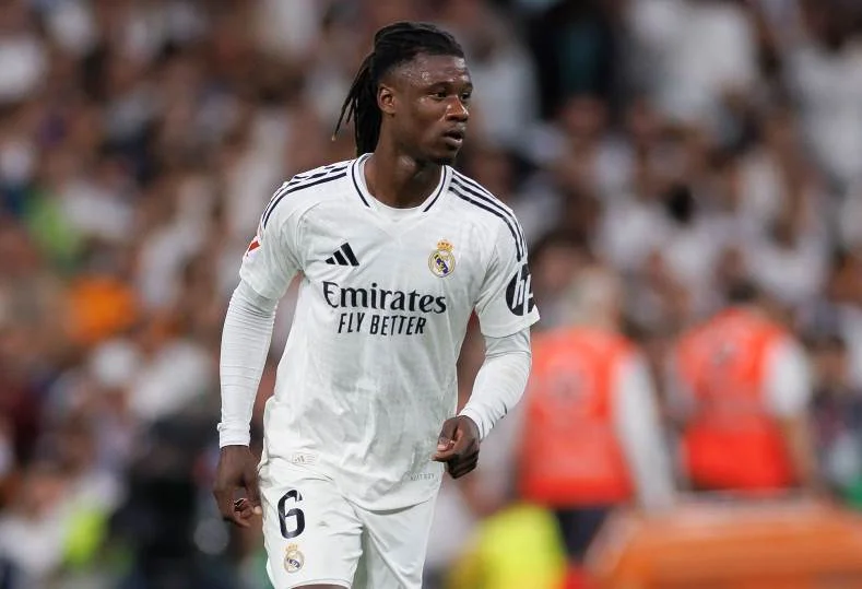 باريس سان جيرمان يستهدف إدواردو كامافينجا لتعزيز صفوفه وسط اهتمام ريال مدريد بالاحتفاظ به