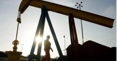 البترول الكويتية تعلن عودة إنتاج النفط لمستويات ما قبل الحرب لتعزيز استقرار الأسواق العالمية