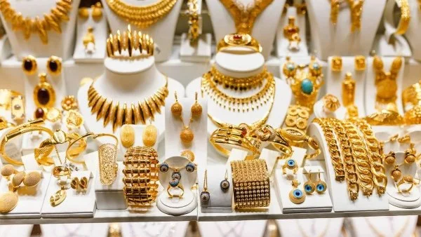 الذهب يتراجع مجددًا.. خسارة 25 جنيهاً في تعاملات مساء اليوم في مصر
