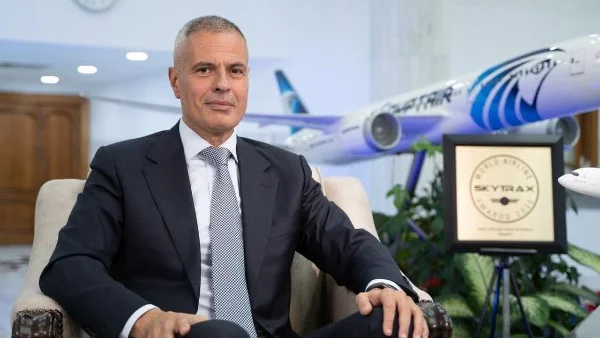 رئيس مصر للطيران يشيد بجهود العاملين بعد نجاح موسم الحج 2026