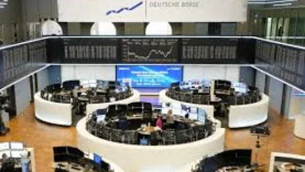 مؤشر ستوكس 600 الأوروبي يبدأ تداولاته بانخفاض طفيف وسط تباين في أداء الأسواق والقطاعات