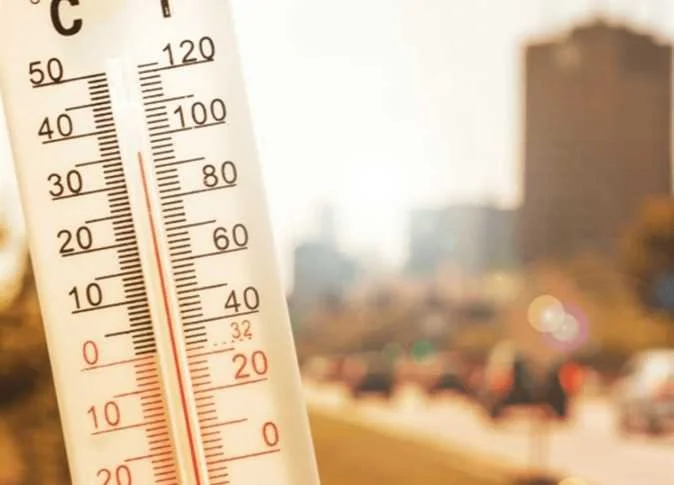 مصر تستقبل الصيف بارتفاع درجات الحرارة وتحذيرات من شبورة مائية كثيفة