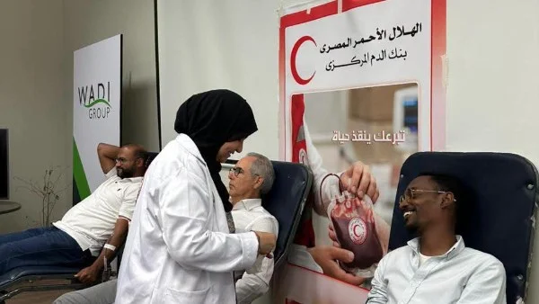 الهلال الأحمر المصري يطلق حملات تبرع بالدم تحت شعار 'قطرة واحدة من الإنسانية' لدعم المرضى