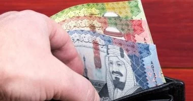 الريال السعودي ينخفض 55 قرشًا أمام الجنيه المصري: تعرف على أحدث أسعار الصرف في البنوك