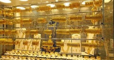 تباين آراء البنوك العالمية حول مستقبل أسعار الذهب: هل حان وقت الشراء أم البيع؟