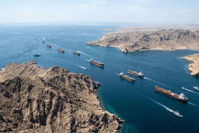 تحسن حركة شحنات النفط عبر مضيق هرمز بعد اتفاق واشنطن وطهران: دول الخليج تستعد لزيادة الصادرات وسط تحديات أمنية