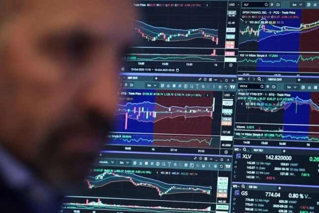 أسواق المال تتأثر بقرارات الفيدرالي الأمريكي: تحليل لتداعيات الوضع على الذهب والنفط والدولار