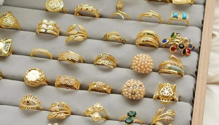 استقرار أسعار الذهب في مصر خلال منتصف تعاملات اليوم: تحديث شامل لعيارات 21 و24