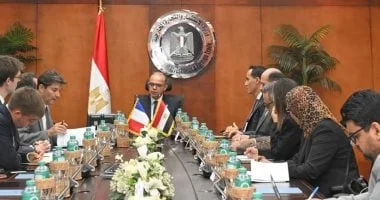 وزير الاستثمار المصري والسفير الفرنسي يتباحثان تعزيز التعاون الاقتصادي لجذب الاستثمارات