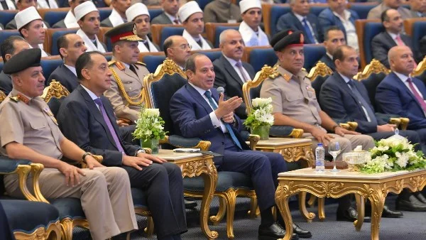 الرئيس السيسي يؤكد على أهمية تأهيل الأئمة العشرة الأوائل من خلال دراسات عليا وبعثات دولية