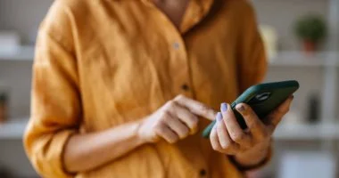 ثلاثة أبراج تفضل الملاحظة على الكلام: اكتشف سر غموضها وتحليلها العميق