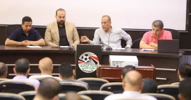 اجتماع حاسم لمصطفى عزام مع ممثلي المناطق لبحث قواعد قيد وانتقالات اللاعبين للموسم الجديد