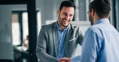 تحذيرات هامة: حالات توقف ترقيات الموظفين وفقاً لقانون الخدمة المدنية