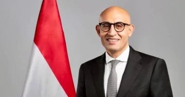أولياء الأمور في الجيزة يساندون أبنائهم خلال انطلاق امتحانات الثانوية العامة