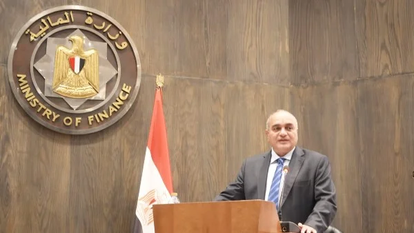 نائب وزير المالية يحتفي بالأمهات المثاليات والموظفين المتميزين في حفل تكريم مميز