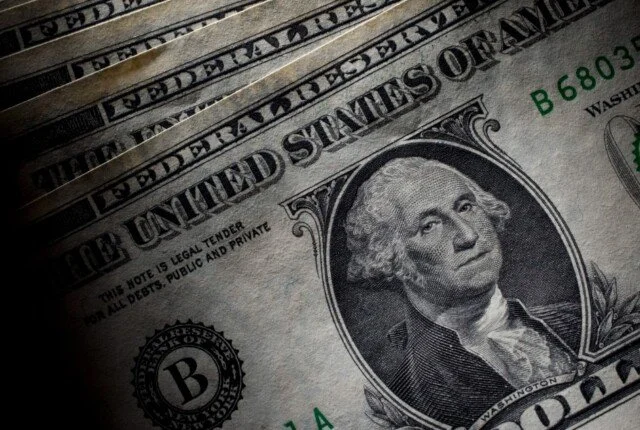 استقرار سعر الدولار أمام الجنيه المصري بعد تراجع 4% الأسبوع الماضي