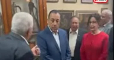 رئيس الوزراء يتفقد مقتنيات تاريخية نادرة في متحف مجلس الشيوخ: جولة مميزة تشمل دولاب الملك فاروق