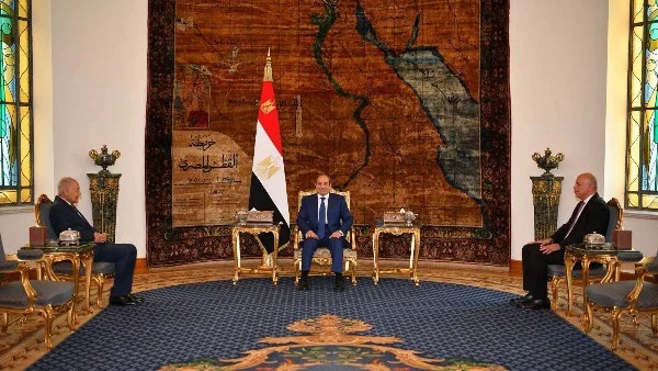 السيسي يستقبل أمين عام جامعة الدول العربية لبحث مستقبل الأمن العربي وتعزيز التعاون المشترك