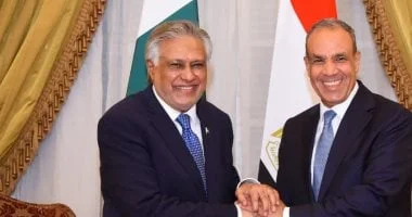 مصر وباكستان تعززان التعاون الثنائي خلال اجتماع وزيري الخارجية في القاهرة