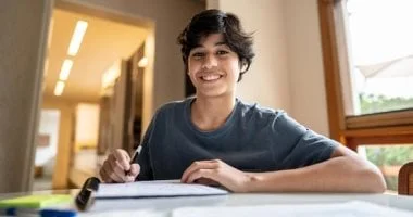 كيف تحدد أسلوب مذاكرتك المثالي حسب برجك في موسم امتحانات الثانوية العامة؟
