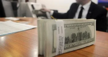 استقرار سعر الدولار أمام الجنيه المصري مع بدء جلسة التداول اليوم