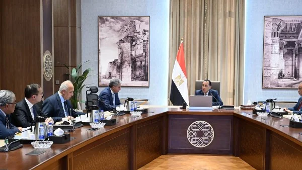 رئيس الوزراء يؤكد أهمية دعم السياحة والطيران لتعزيز الاقتصاد المصري واستغلال المقومات الفريدة
