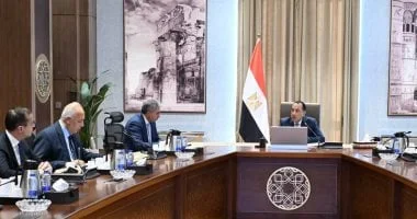 اجتماع حكومي رفيع لتعزيز السياحة والطيران: رئيس الوزراء يبحث سبل دفع الحركة السياحية