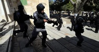 غارات جوية إسرائيلية تستهدف قياديين في حركة حماس بقطاع غزة